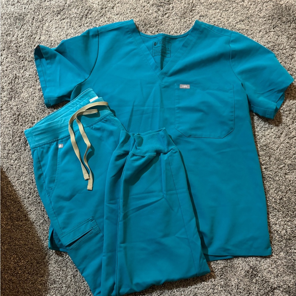Figs Womens Scrub Top and Jogger Set